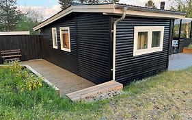 Hyggeligt sommerhus i Ebeltoft, tæt på strand og skov.